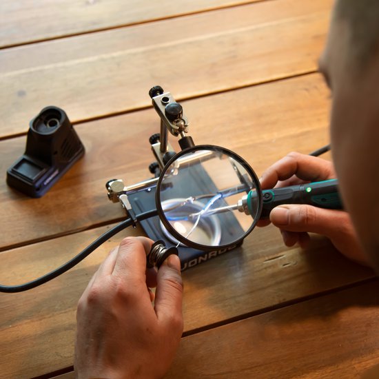VONROC Troisième main avec loupe - Inclut 2 bras réglables, un pied lourd et un plateau de collecte