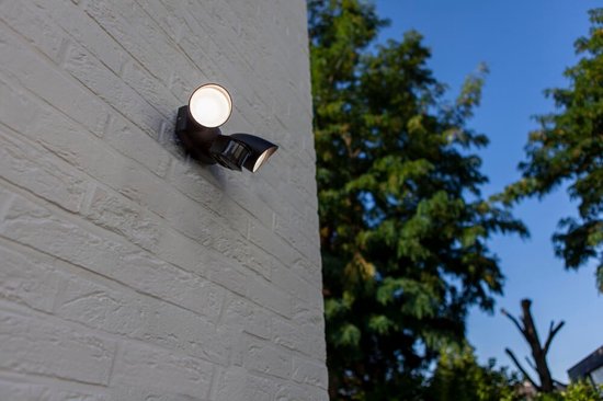 LUTEC Shrimp - Applique murale de sécurité LED pour l'extérieur - Détecteur de mouvement PIR - Capteur jour/nuit - Aluminium haut de gamme - À deux têtes - Éclairage puissant de 1 700 lm - Lumière blanche brillante de 4 000 K - Noir mat