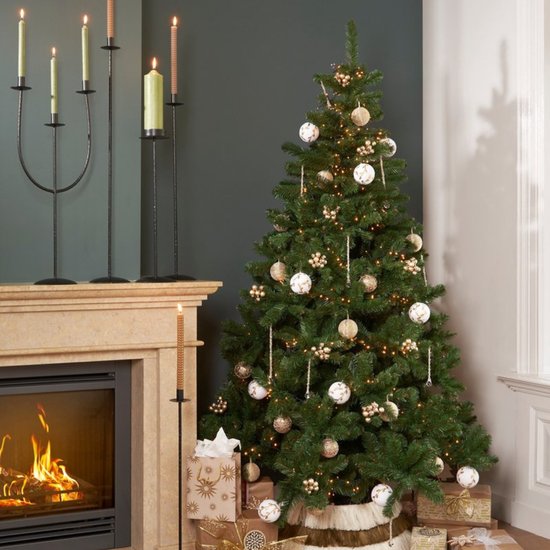 Sapin de Noël Triumph Tree Forrester - Sapin artificiel avec 912 branches fournies pour un aspect naturel - Décoration de Noël d'intérieur - Sapin en PVC avec système d'emboîtage - H 215 x Ø 135 cm - Vert
