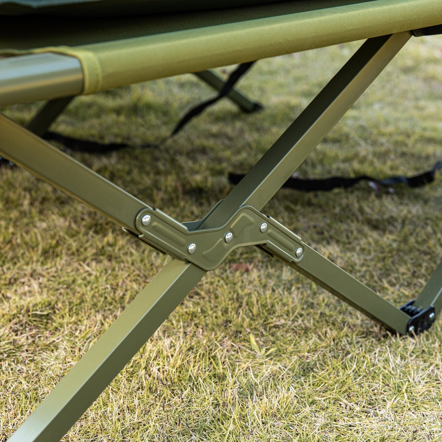 SoBuy - Lit de Camping avec Tente 2 Personnes - 193 x 145 x 188 cm & 7-In-1 Set - Inclut Airbed Schlafsäcken et Foot Pump - Pour l'extérieur et les festivals - Polyester Vert et Métal