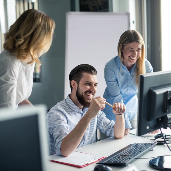 BRASQ Flipchart Mobile Deluxe - 70x100 cm - Tableau blanc ajustable - 25 feuilles de papier et accessoires inclus - avec bras extensibles - Tableau magnétique avec crochets - Tableau magnétique - Blanc