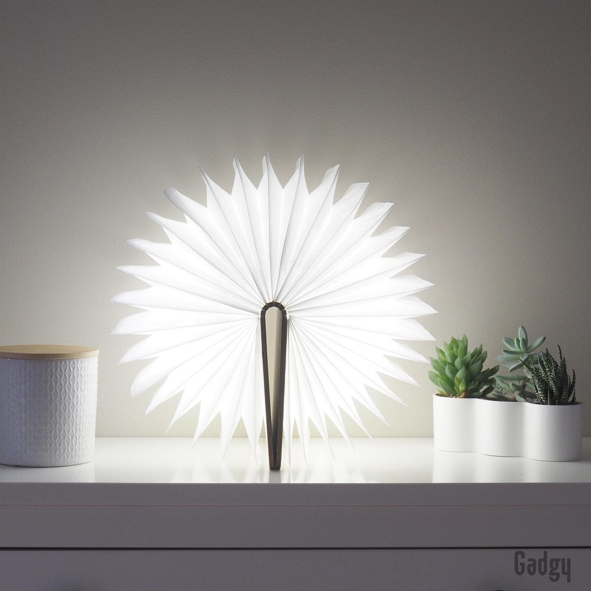 Gadgy Book Lamp - Lampe de table pour chambre à coucher - Eclairage d'ambiance intérieur - Taille : 21.5 x 17cm - Rechargeable