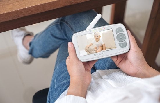 Motorola Nursery Babyfoon - avec caméra - VM34 - Écran couleur 4,3 pouces - Vision nocturne infrarouge - Fonction interphone - Berceuses