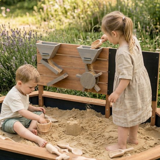 Bac à sable AXI Joey 158 x 91 x 57 cm Marron/anthracite – Avec mur de jeux et tableau à craie – Bac à sable ovale – Avec housse et tapis de sol – Bois de pruche 100 % certifié FSC
