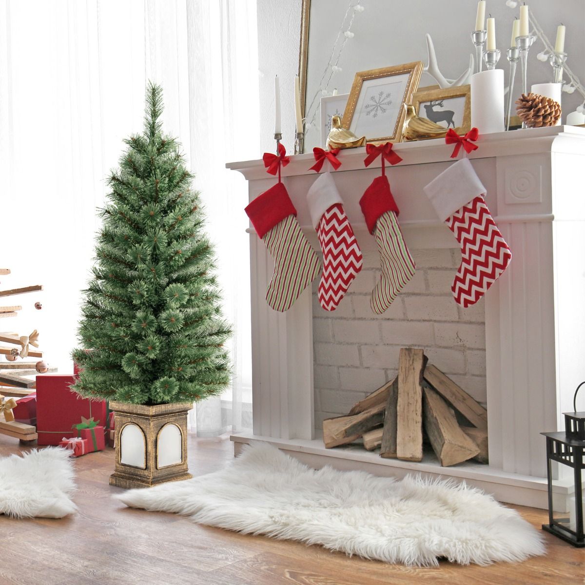 Coast Artificial Christmas Tree 120 cm Green/Gold - 116 branches - 100 LED Lights - Cement Filled Base - Remote Control