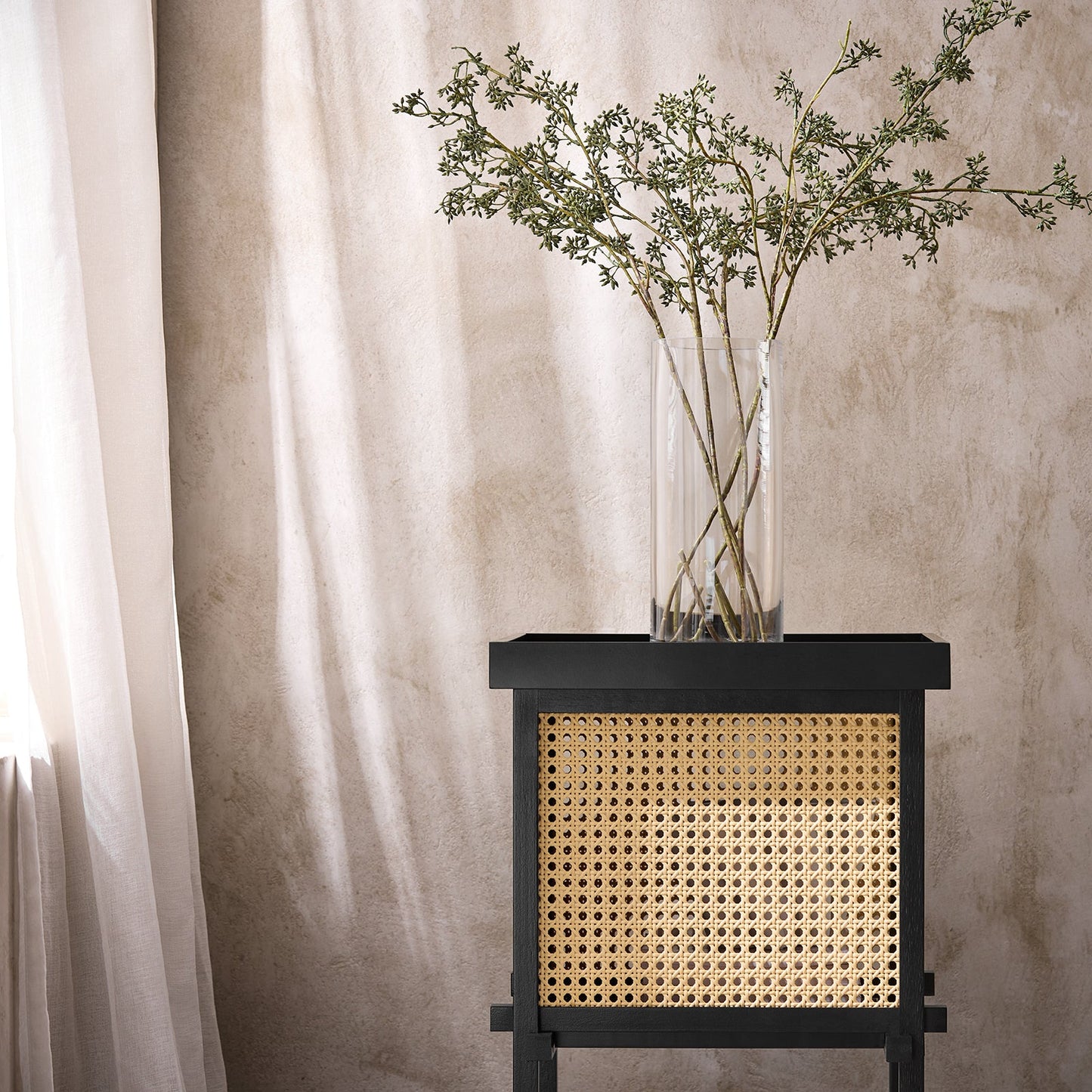 SoBuy table d'appoint HFBT03-SCH - 40×40×60 cm - noir-jaune - châssis en bambou & compartiment de rangement ouvert