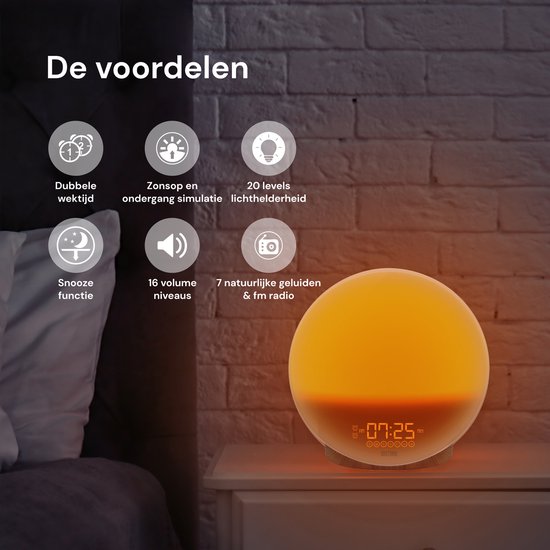 DistinQ Wake-Up Light - Radio-réveil avec double réveil - Aide au sommeil avec connexion USB - Couleur bois