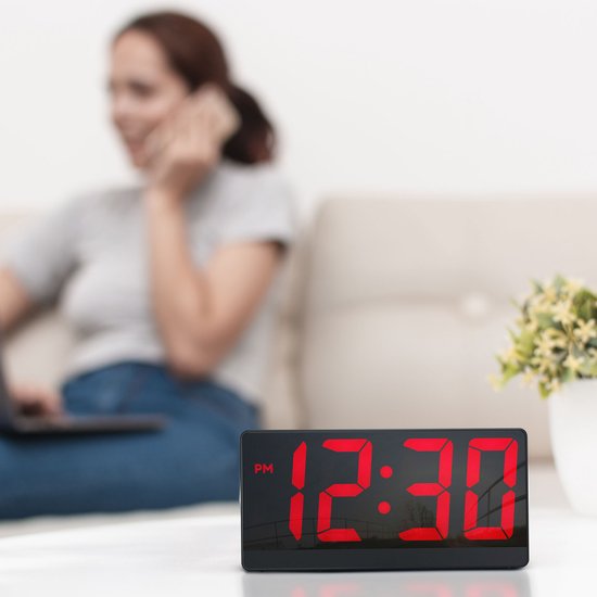 Réveil numérique Caliber - Réveils numériques - Durée de la fonction « snooze » réglable - Réveil - Écran à luminosité réglable - Horloge numérique pour chambre à coucher - Chargeur USB
