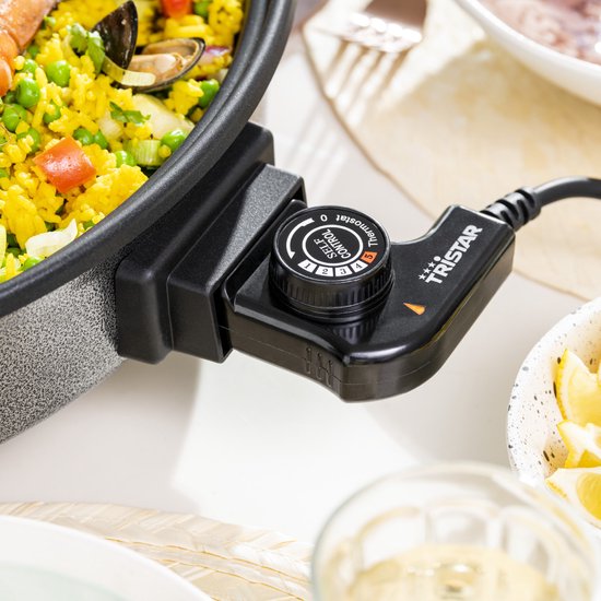 Tristar Casserole PZ-2964 - Casserole électrique avec couvercle 40 cm - Casserole XXL - Revêtement antiadhésif et thermostat réglable - Température maximale 280⁰ C - Noir