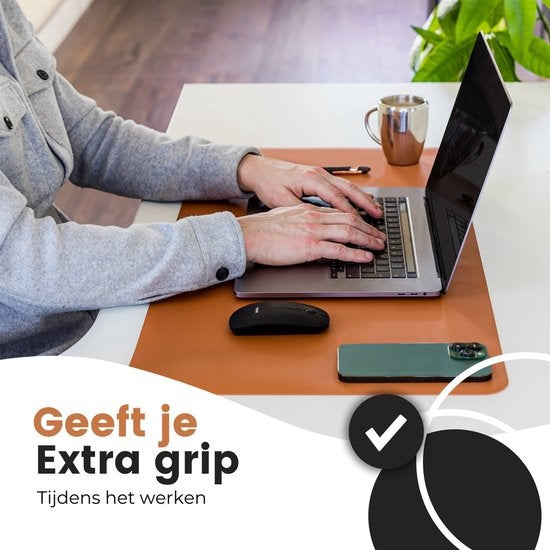 WURK Tapis de bureau professionnel en cuir synthétique - Organisateur de bureau - Accessoires de bureau - Tapis de souris XXL- Inclut un clip pour câble - 80x40 - Cognac Brown