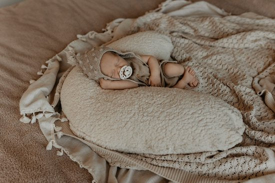 Coussin d'allaitement Snoozzz Small avec rembourrage en fibres et housse amovible - Chestnut - 120 cm