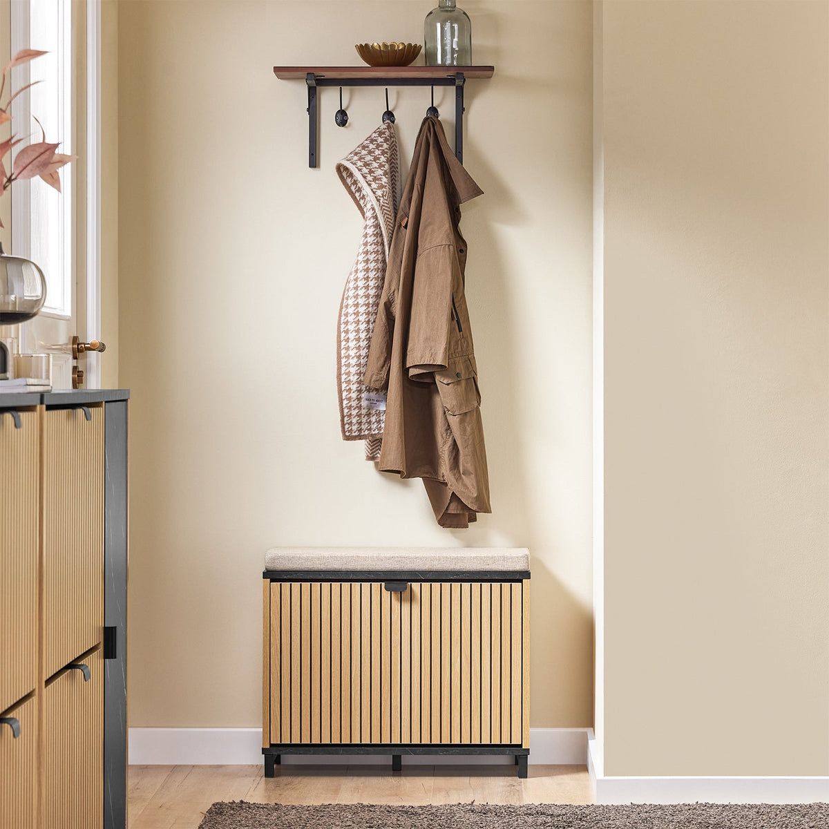 SoBuy FSR201-N Banc à chaussures, entrée, avec siège rembourré, confortable, pliable, noir et bois clair, supporte 113 kg, 60 x 24 x 50 cm