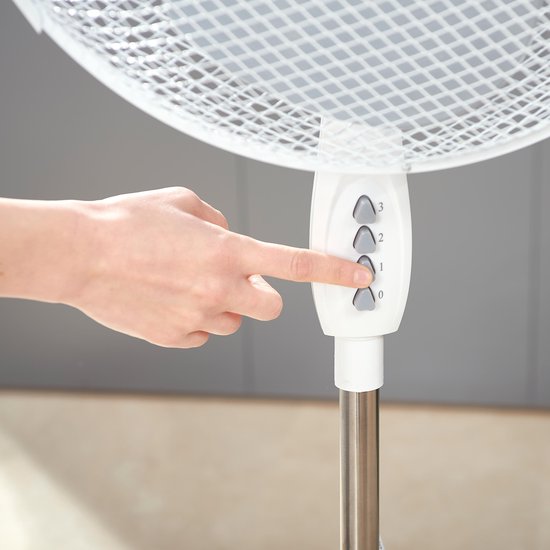 BLACK+DECKER Ventilateur de sol BXEFP40E - Oscillant - 3 vitesses de vent - Blanc