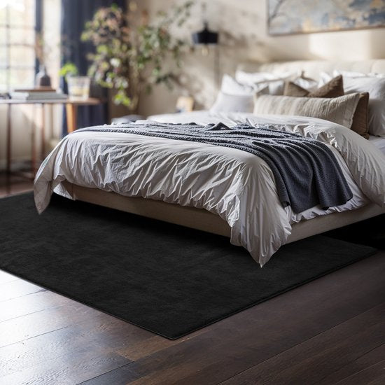 tectake® Tapis à poils courts - 120 x 170 cm - Noir - Tapis pour le salon, la chambre à coucher, la salle à manger - Facile d'entretien et lavable - Sous-couche antidérapante - Antiallergique - Diverses tailles et couleurs