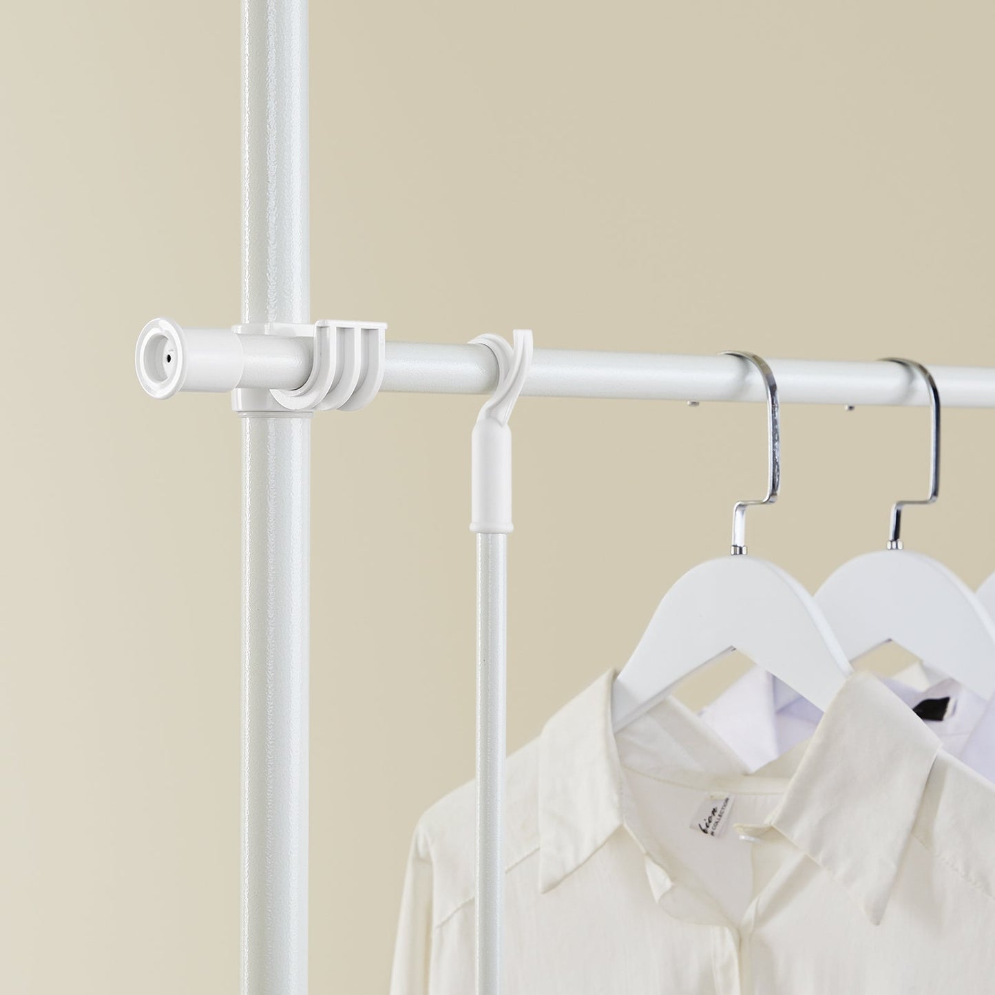 SoBuy FRG34-II-W Porte-vêtements télescopique réglable blanc - 147-195 x 200-295 cm - Placard ouvert avec tringles et étagères