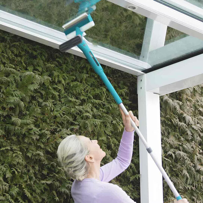 Nettoyeur de vitres Livington WindowBuddy 3-en-1 avec manche télescopique et réservoir d'eau sale