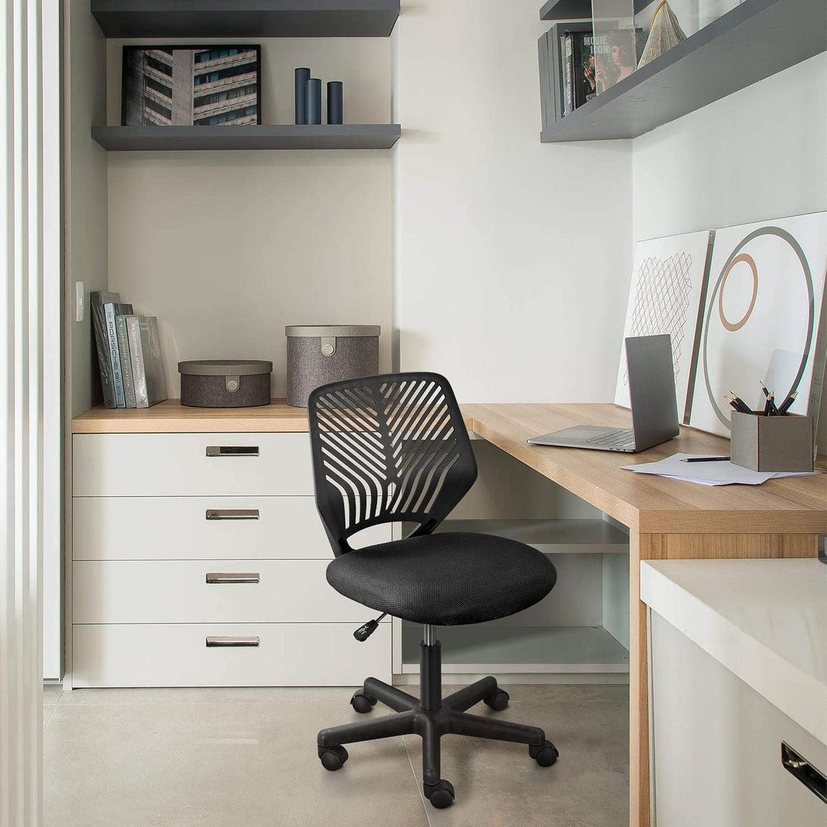 Chaise de bureau ergonomique Yaheetech - Noire - En maille - Sans accoudoirs - Pivotante à 360° - Hauteur d'assise réglable