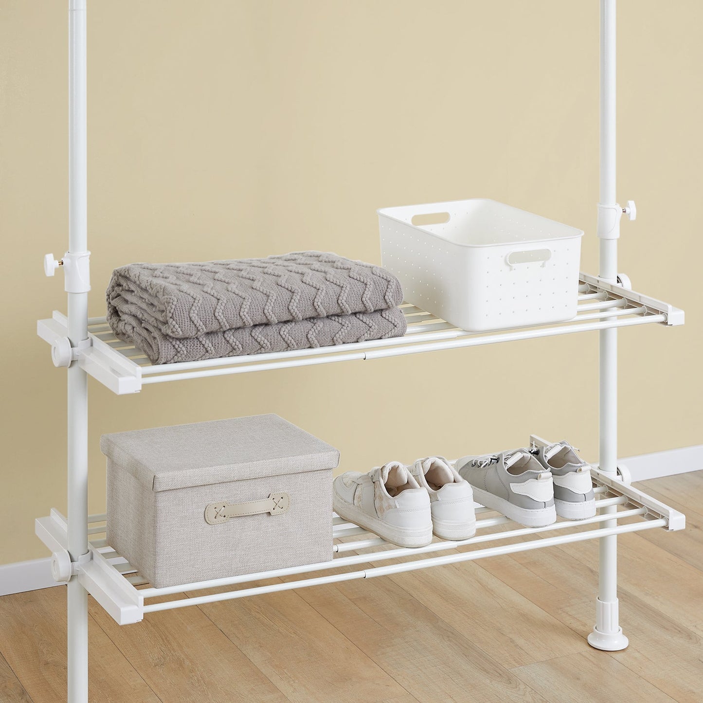 SoBuy FRG34-II-W Porte-vêtements télescopique réglable blanc - 147-195 x 200-295 cm - Placard ouvert avec tringles et étagères