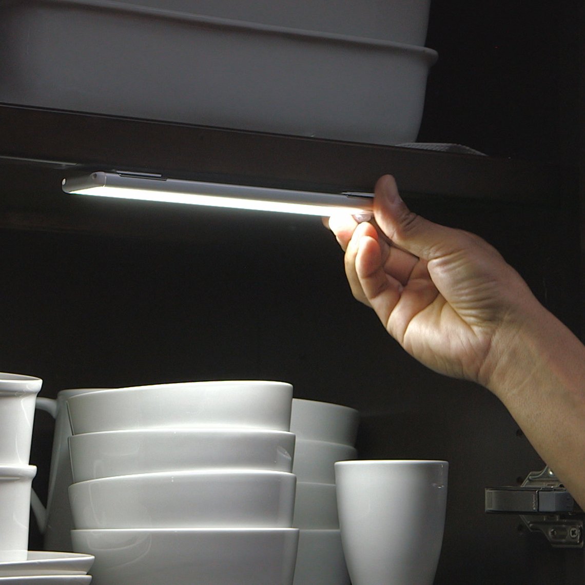 Bande lumineuse LED HandyLUX Slim Bright - Fixation magnétique - Détecteur de mouvement - Fonctionnement sans fil - Lumière ultra-brillante