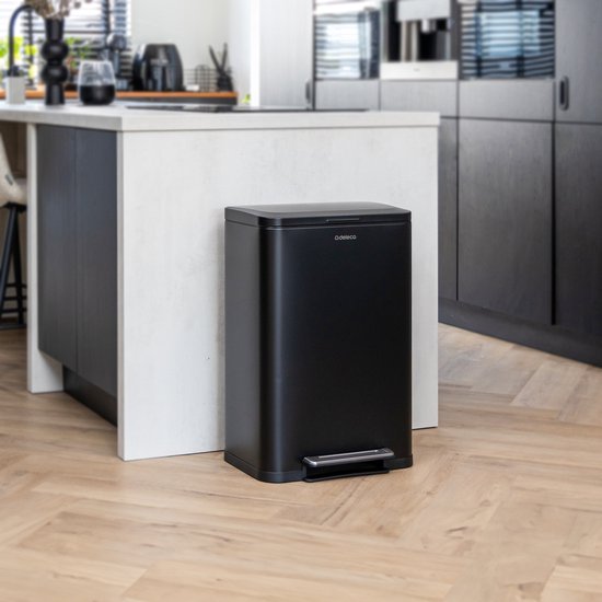 Deleca Trashcan Prestige - 50 Litres - Large - Poubelle / Corbeille à papier / Poubelle à pédale en acier inoxydable - Avec pédale et fermeture lente - Noir mat