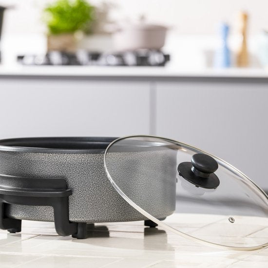 Tristar Casserole PZ-9135 - Casserole électrique avec couvercle 30 cm - Snack Pan XL - Revêtement antiadhésif et thermostat réglable - Maximum 250 ⁰C - Noir
