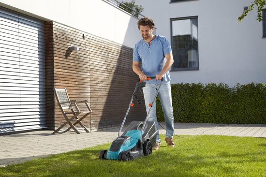 Tondeuse à gazon GARDENA Powermax 32 - Largeur de coupe 32 cm - Pelouses jusqu'à 200 m²