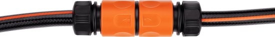 BLACK+DECKER Tuyau d'arrosage interconnectable - ⌀ 3.2 x 5.2 CM - Permet de connecter 2 tuyaux - Noir