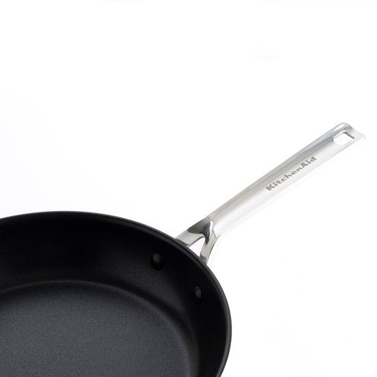 Ensemble de poêles en acier inoxydable KitchenAid, 3 pièces, 20/24/28 cm - Revêtement antiadhésif sans PFAS - Ensemble de poêles compatible induction - Poêle en céramique - Résistant au four jusqu'à 220 °C - Argent