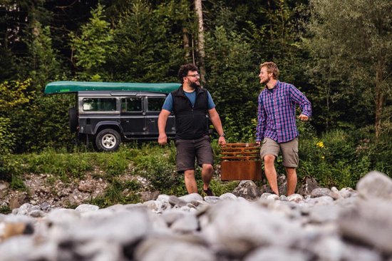 höfats CUBE : brasero à l'aspect rouillé, barbecue, tabouret et table pour le jardin et la terrasse, en acier inoxydable avec fonction d'extinction intégrée