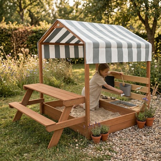 Bac à sable et maisonnette de jeu AXI Bo 159 x 105 cm avec cuisine de jeu et table de pique-nique, marron – Bois FSC – Avec tableau à craie et lot d'accessoires pour bac à sable (6 pièces) – Bâche de protection et toile de sol incluses – Garantie de 10 an