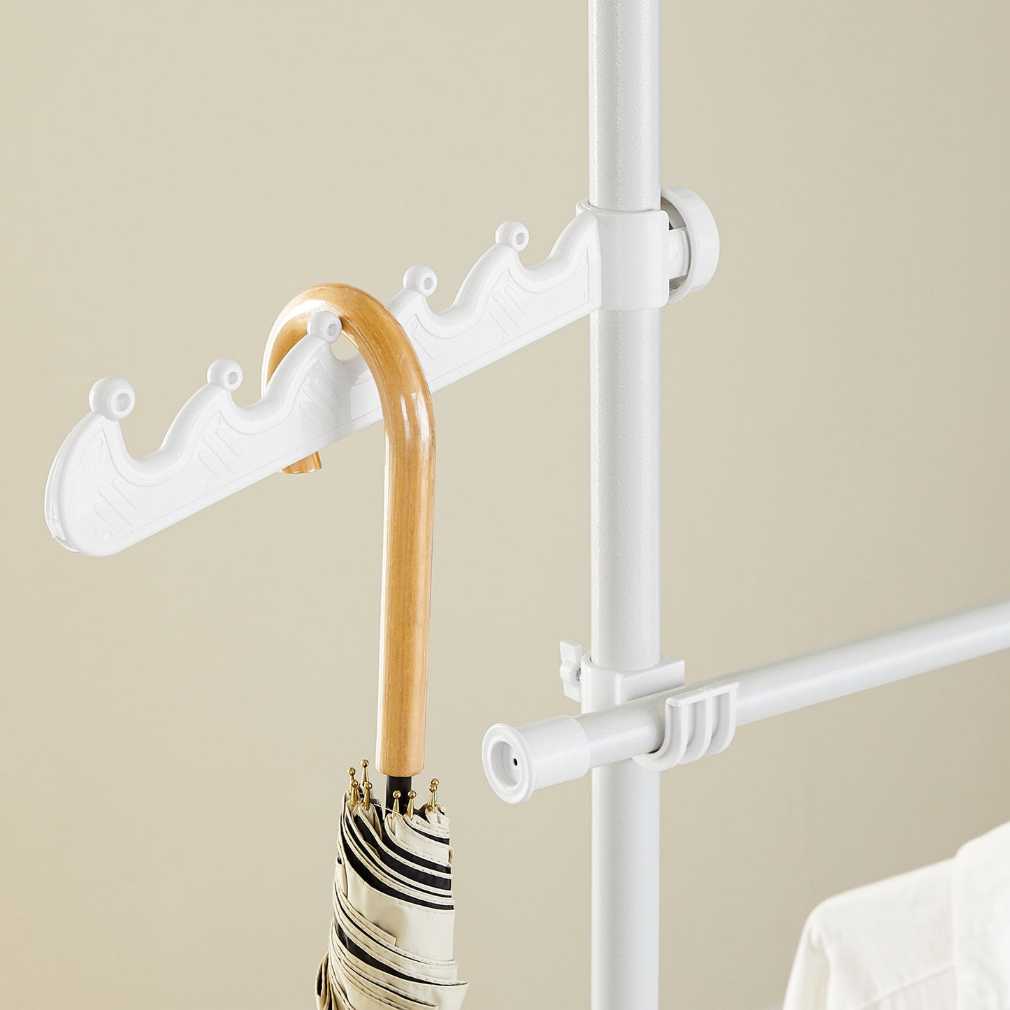 SoBuy FRG34-II-W Porte-vêtements télescopique réglable blanc - 147-195 x 200-295 cm - Placard ouvert avec tringles et étagères