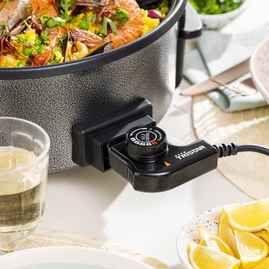 Tristar Casserole PZ-9135 - Casserole électrique avec couvercle 30 cm - Snack Pan XL - Revêtement antiadhésif et thermostat réglable - Maximum 250 ⁰C - Noir