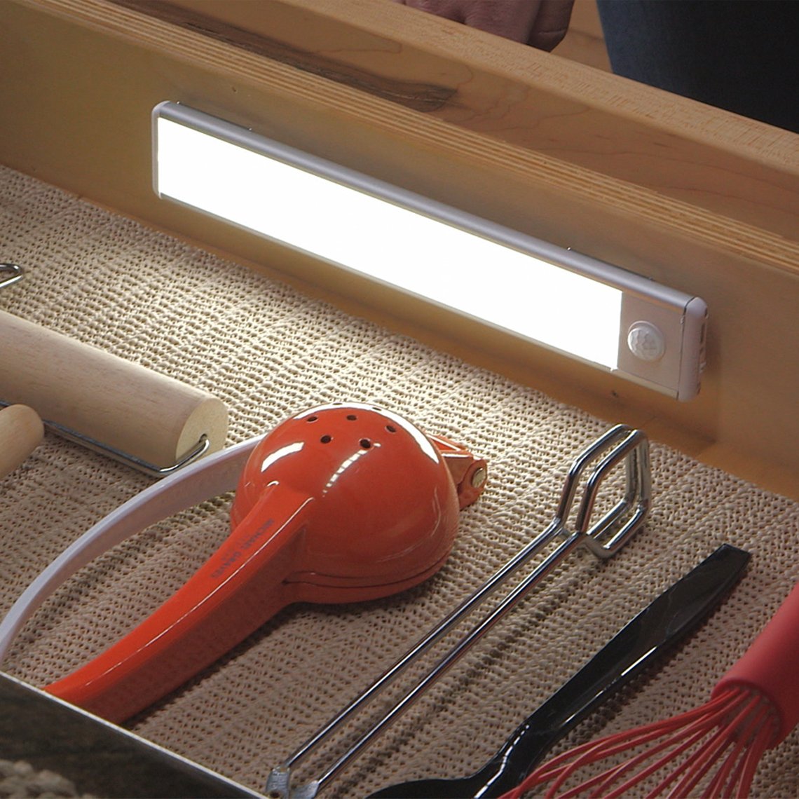 Bande lumineuse LED HandyLUX Slim Bright - Fixation magnétique - Détecteur de mouvement - Fonctionnement sans fil - Lumière ultra-brillante