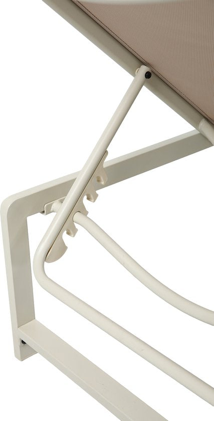 Chaise longue AXI Zane beige/marron – Structure en acier thermolaqué – Dossier à 5 positions – Assise en Textileen – 173 x 62 cm