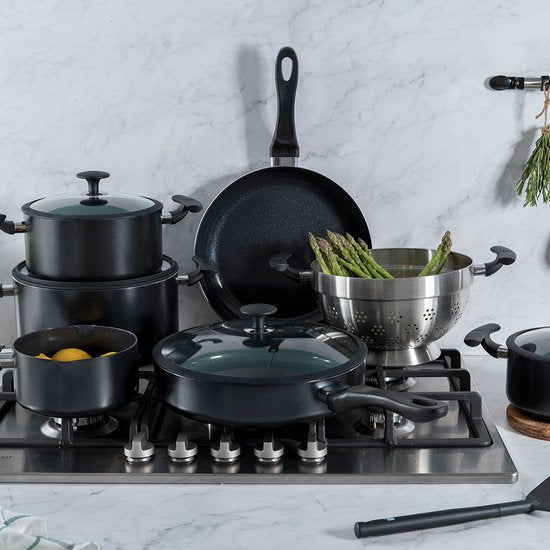 BK Vivid : ensemble de casseroles antiadhésives en céramique, 13 pièces - Ø 16-28 cm - Poêle à frire - Poêle à sauter - Sans PFAS – Batterie de cuisine compatible induction – Résistante au four jusqu'à 160 °C – Lavable au lave-vaisselle – Chauffage rapide
