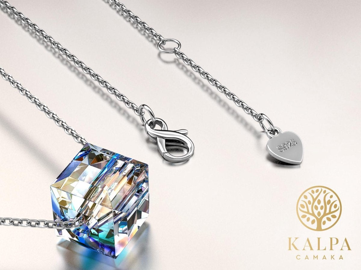 Yolora Collier pour femme avec pendentif en cristal Kalpa Camaka - Couleur argent - Plaqué or blanc 18K - Emballé - Cadeau de fête des mères
