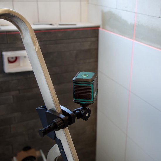 VONROC Cross line laser - Rouge - Autonivelant - 10 mètres - Support de montage et sac de rangement inclus