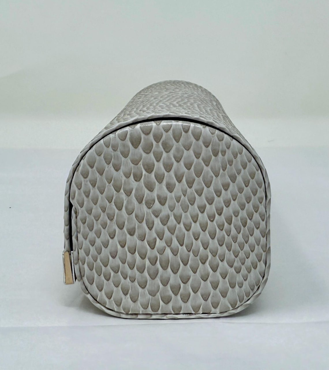 jimmy choo étui à lunettes de luxe avec relief en peau de serpent - gris - 16 x 6 x 4 cm