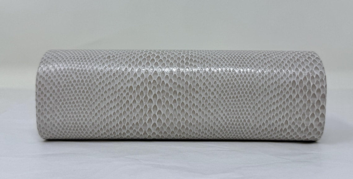 jimmy choo étui à lunettes de luxe avec relief en peau de serpent - gris - 16 x 6 x 4 cm