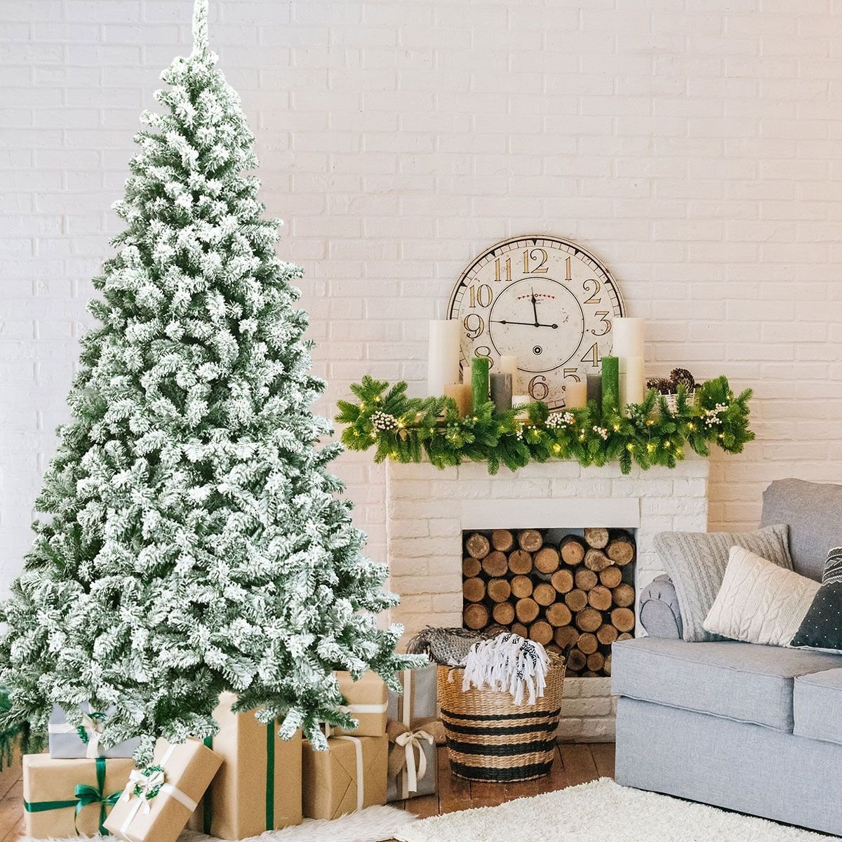 Sapin de Noël Coast avec neige - 225 cm - 1364 branches - blanc/vert
