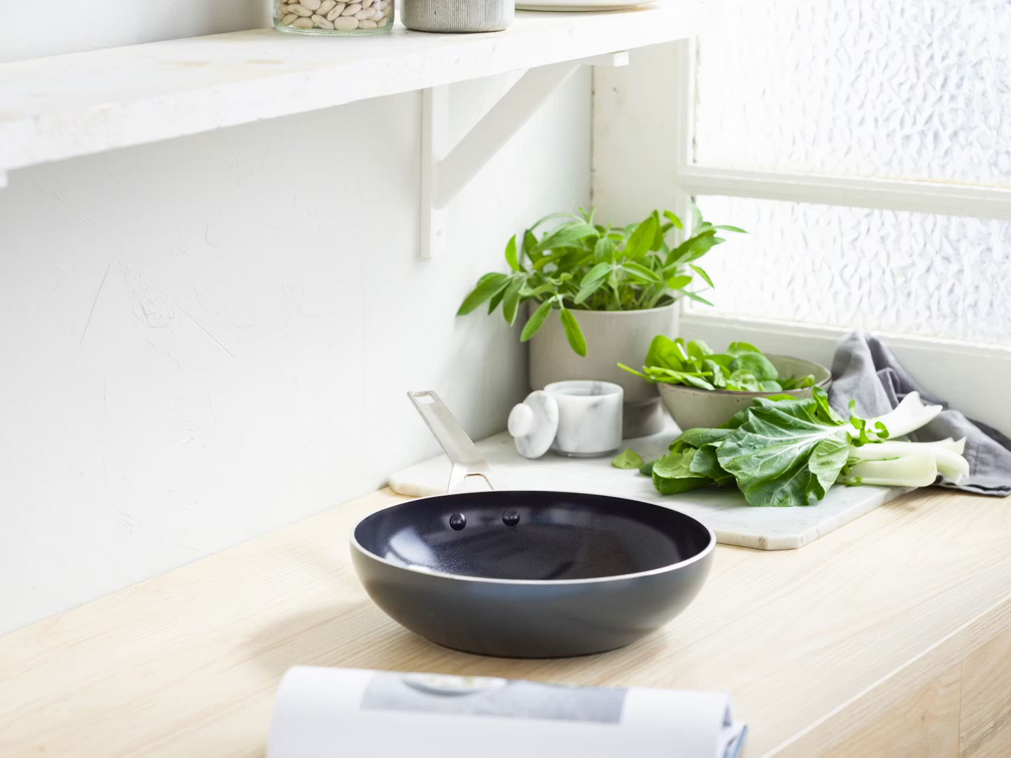 Wok Electrolux en aluminium - sans PFAS - 28 cm - Noir