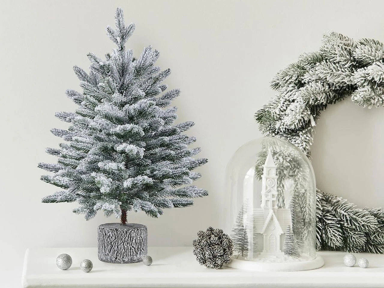 Yaheetech Mini Arbre de Noël Artificiel avec Neige - Φ45 x 61 cm - Equipé de lumières LED blanc chaud et d'un pied en métal et d'un support de forme - Pour table et rebord de fenêtre - PVC Vert et Métal