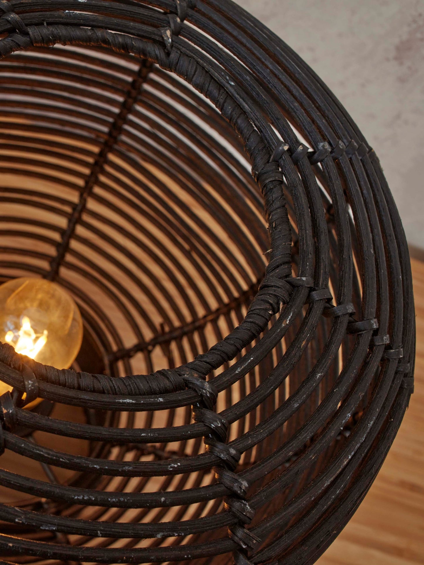 Good&Mojo TANAMI Lampe à poser 30 cm - Rotin noir - Design durable - Ø27 cm