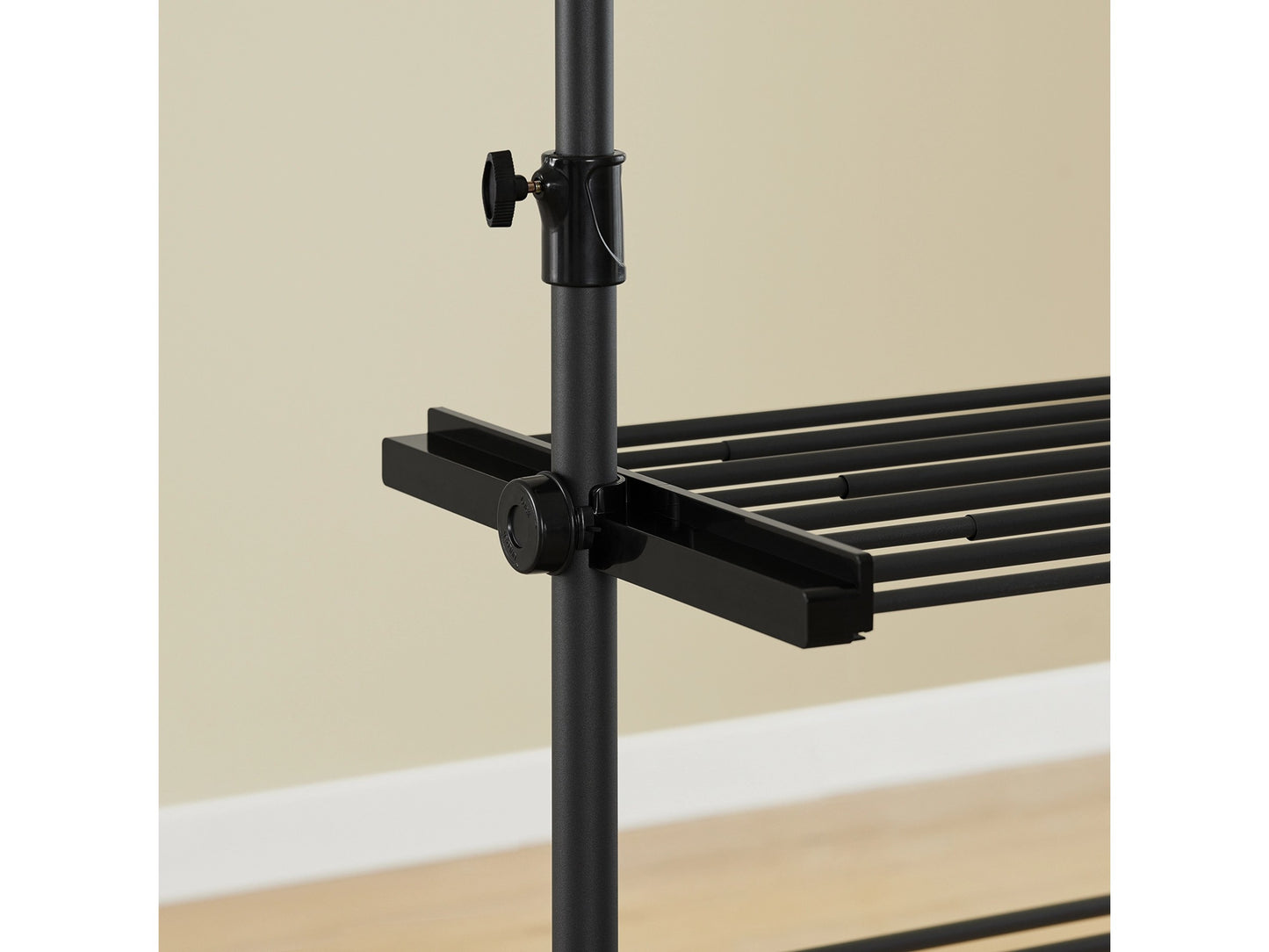 SoBuy Cintre télescopique au sol - penderie ouverte réglable - avec tringles et étagères - noir